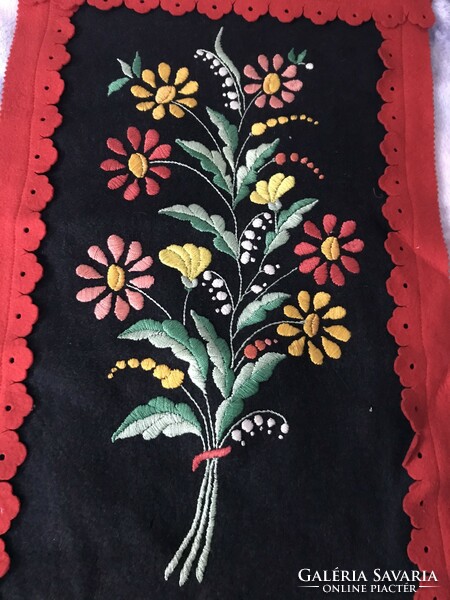 Embroidered felt wall picture wall tapestry decoration black red folk wall picture