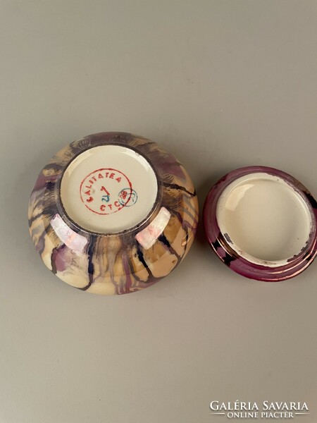 Calitatea Romanian porcelain, painted-glazed bonbonier