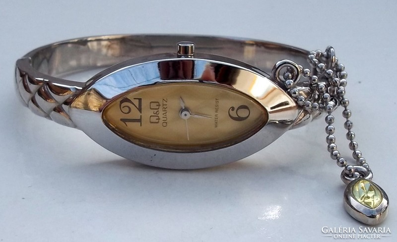 New q&q women's bracelet watch