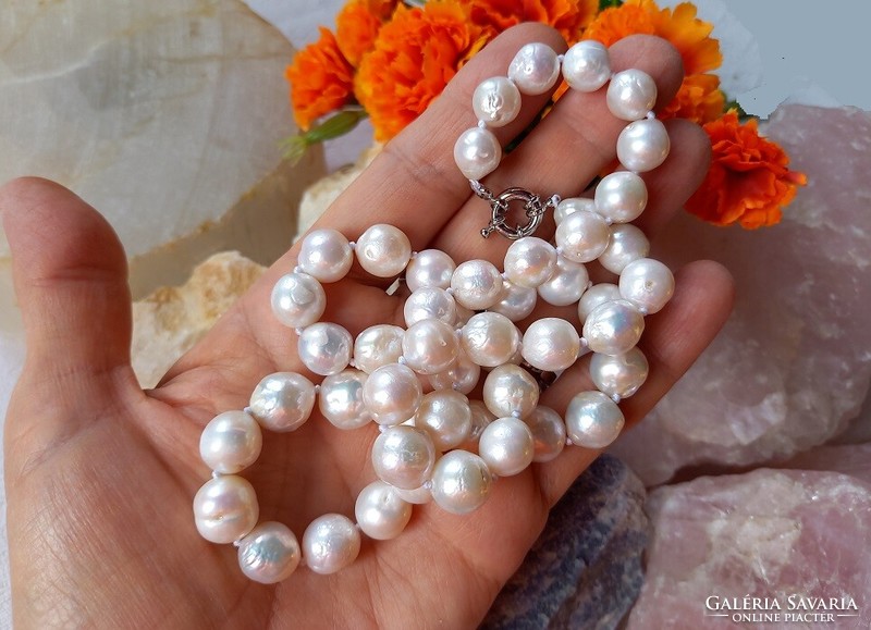 Real room. White freshwater pearl necklace with huge eyes