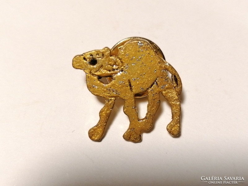Camel and flower pin (957)
