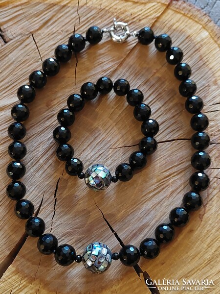 Wonderful faceted onyx jewelry set, necklace and bracelet, with peacock shell decoration