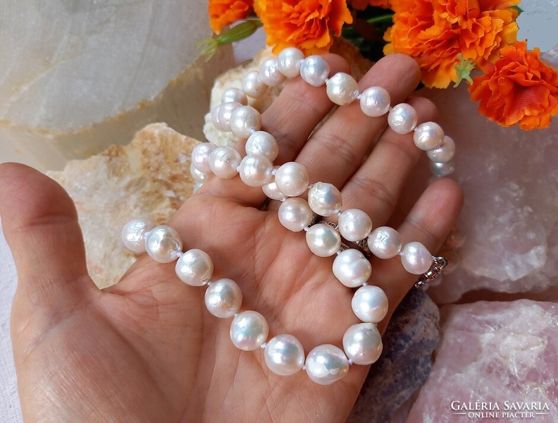 Real room. White freshwater pearl necklace with huge eyes