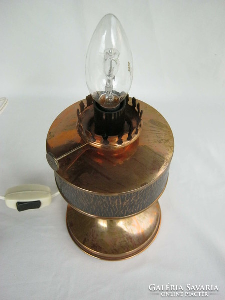 Réz petróleumlámpa alakú asztali lámpa