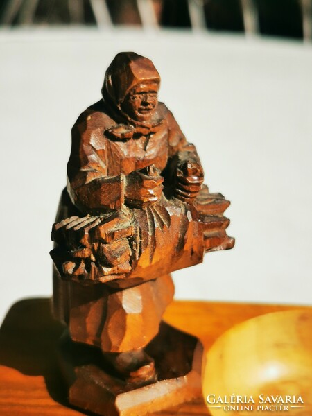 Rőzsebródó woman, carved ornament from Transylvania,