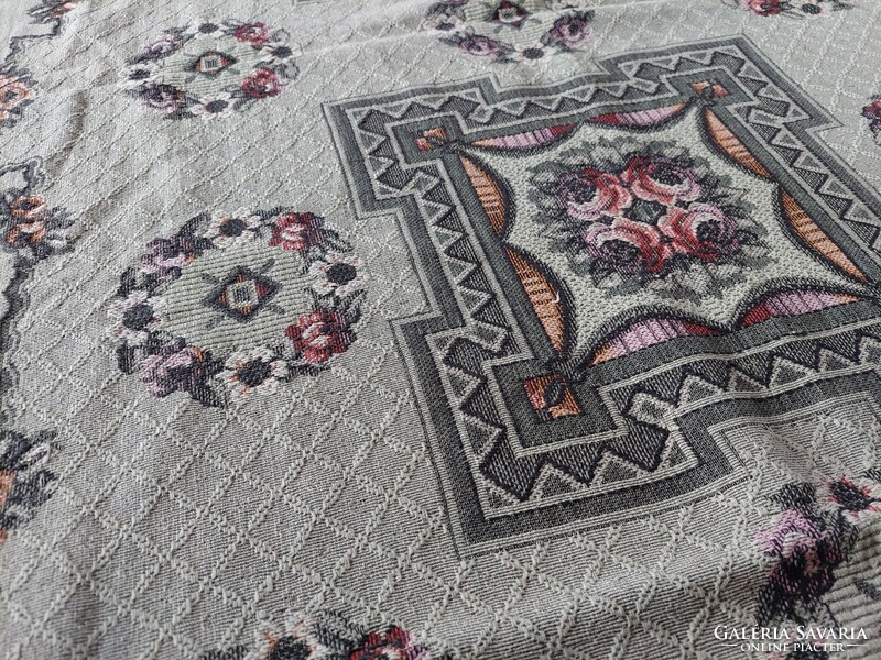 Tablecloth - pink carpet in good condition 1.