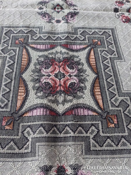 Tablecloth - pink carpet in good condition 1.