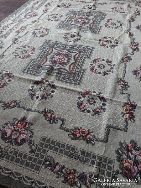 Tablecloth - pink carpet in good condition 1.