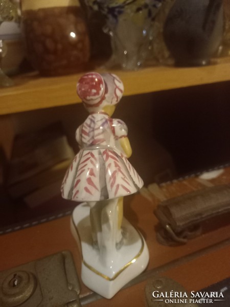 Kislány locsoló kannaval porcelán
