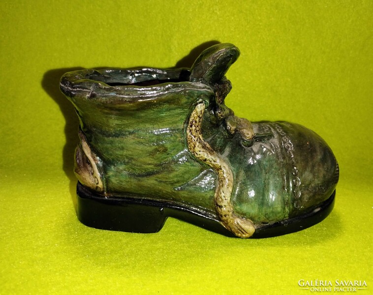 Ceramic boot lid