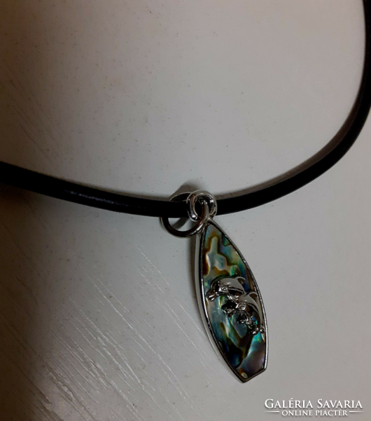 Beautiful condition silver-plated peacock eye shell pendant decorated with dolphins on a rubber chain
