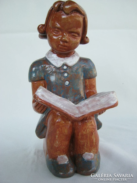 Kőműves Mária kerámia olvasó lány