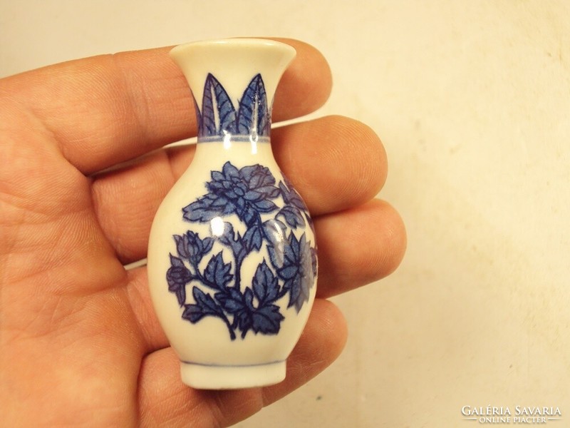 Retro régi festett porcelán dísz virág mintás mini váza