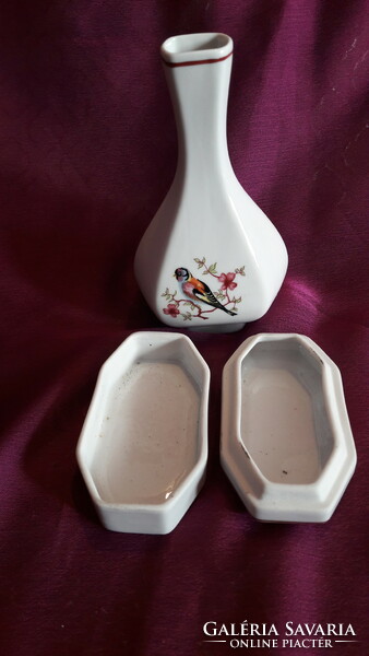 Porcelain set with birds from Raven House (l3490)