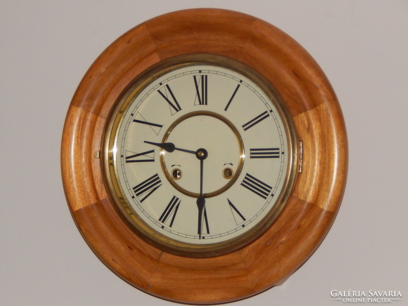 Also video - excellent condition, reliably working wall clock on the xx. No. 40 cm diameter at the end
