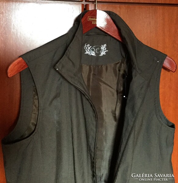 Very pretty silk-lined vest, German brand, new, never worn, size 42.
