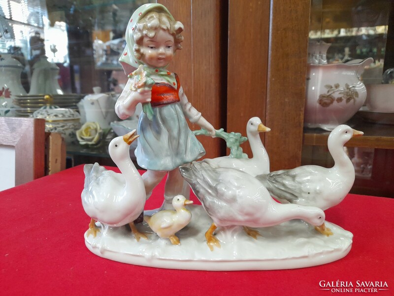 Német,Germany Grafenthal Kézi Festésű Libákat Terelő Kislány Porcelán Figura.