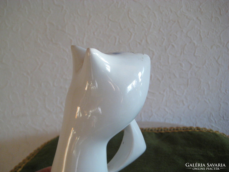 Zsolnay fehér macskaváza szép állapot , jelzett  , 16 cm