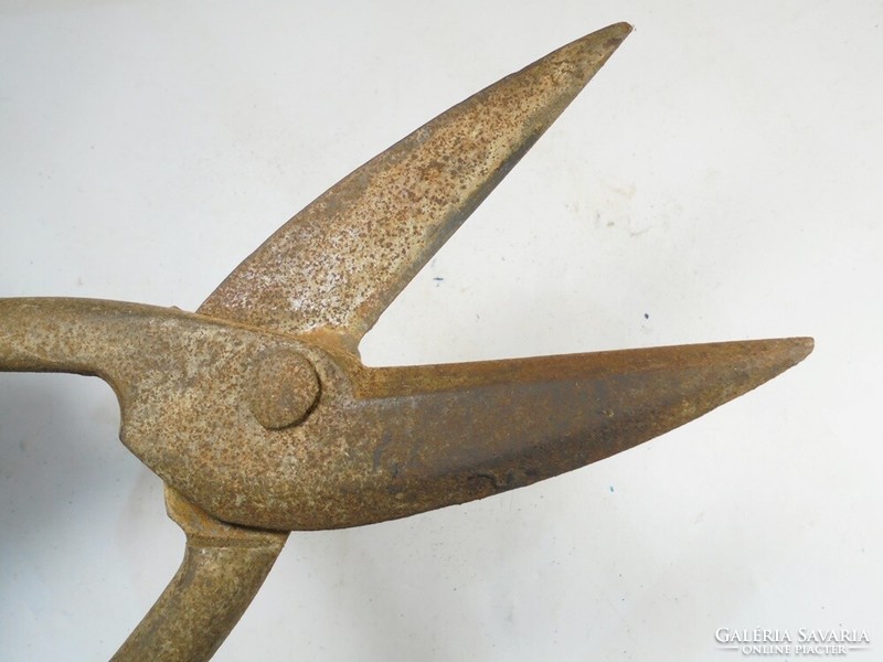 Old iron plate cutter scissors plate cutter tin tool