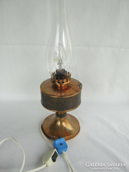 Table lamp in the shape of a copper kerosene lamp