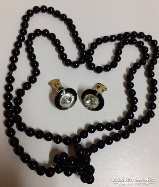 Antique hand-knotted long onyx necklace with beautiful stone earrings with ear clips