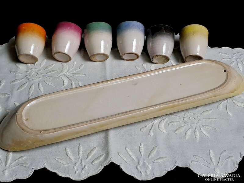 Retro ceramic drinking set: 6 colored glasses on a tray