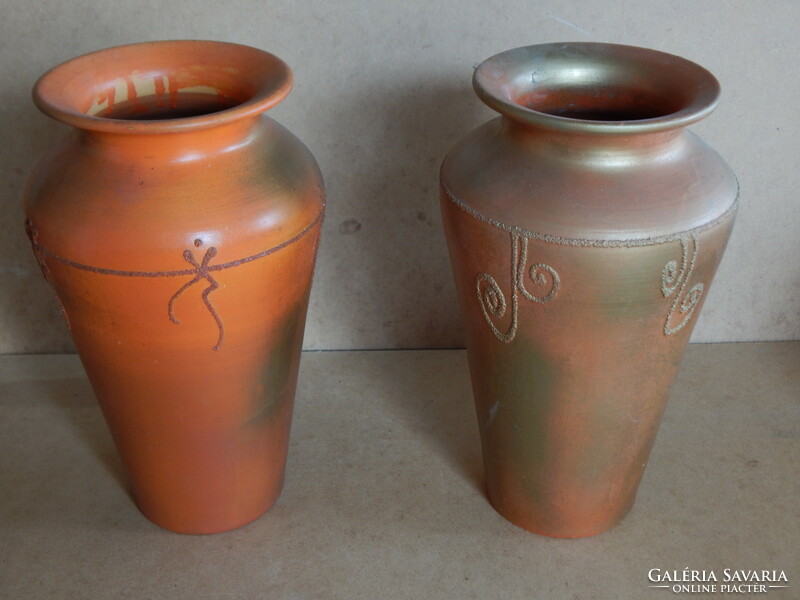 2 ceramic vases, 24 cm high, for sale together!