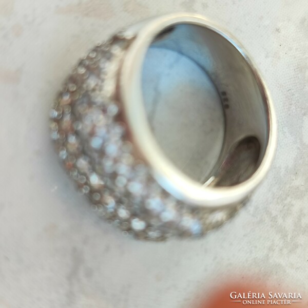 Sparkling zirconia stone silver ring