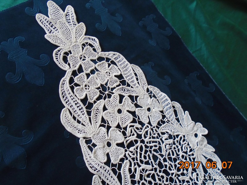 Point lace rich, dense flower patterns 86 x32 cm