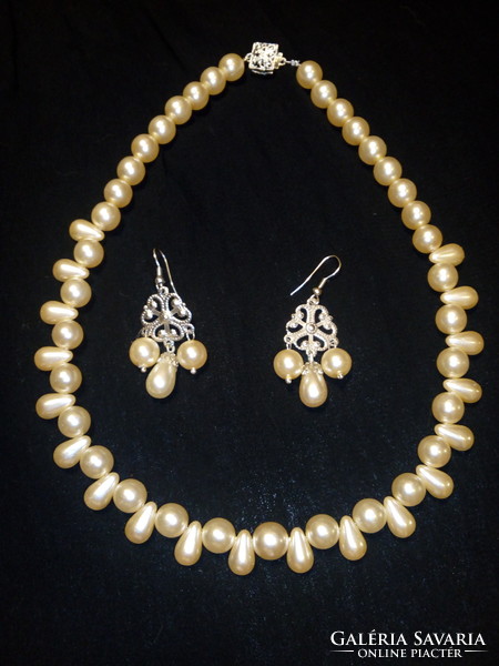 Tekla string of pearls with earrings (791)