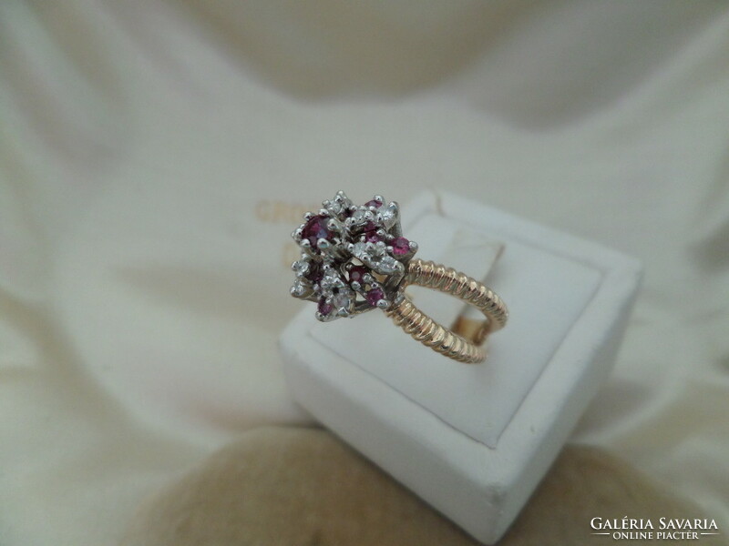 Pointed gold ring with rubies and diamonds