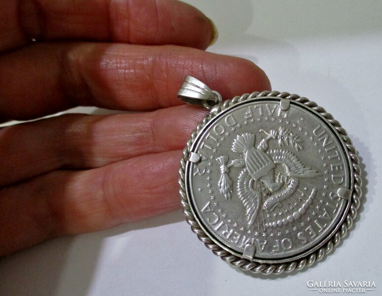 Különleges ezüst dollárból készült medál