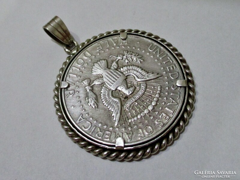 Különleges ezüst dollárból készült medál