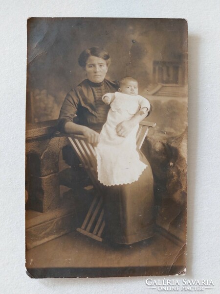 Régi fénykép 1914 tábori posta fotó levelezőlap hölgy baba