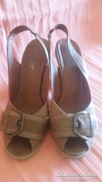 Venturini eleganza brown leather sandals, size 38 Italian production/ also good for size 37