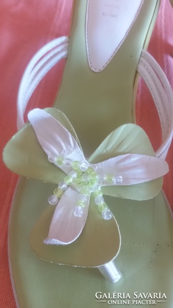 Almazöld virágdíszítésű papucs gyöngyökkel 38-as