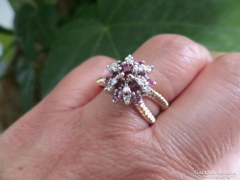 Pointed gold ring with rubies and diamonds