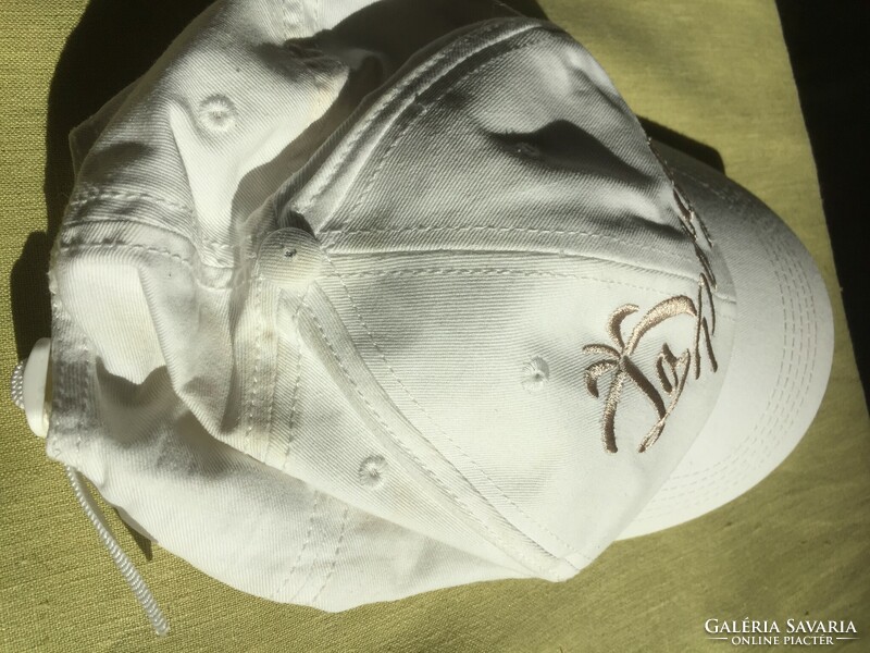 White, women's baseball cap (79./1.)
