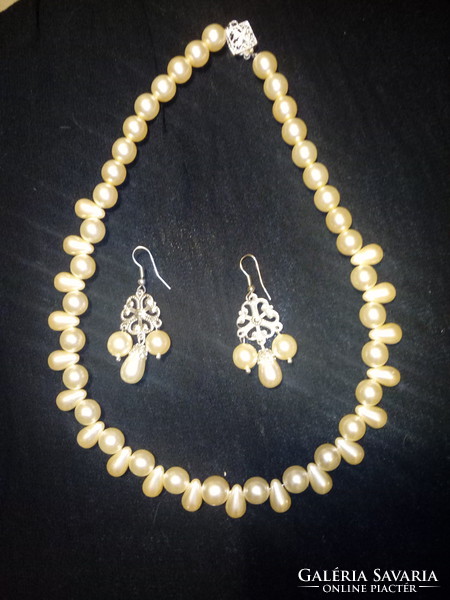 Tekla string of pearls with earrings (791)