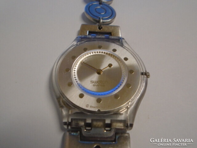 Swatch is the king of watches, I photographed it only 3 mm thick, I have never seen such a thin watch