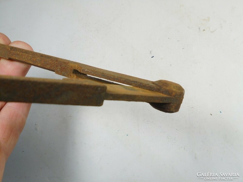 Openable measuring tool iron, metal tool