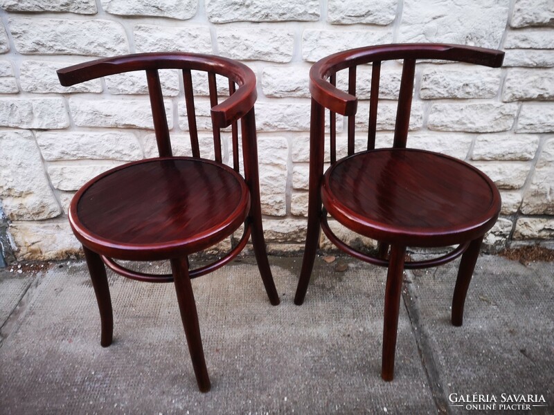Beautiful pair of thonet bent furniture with beautiful arms, in good condition. Also video.