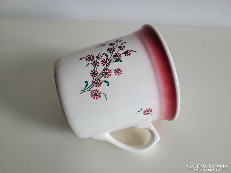 Old large 1-liter granite-tipped folk mug with sour cream and sleeping milk with a floral pattern