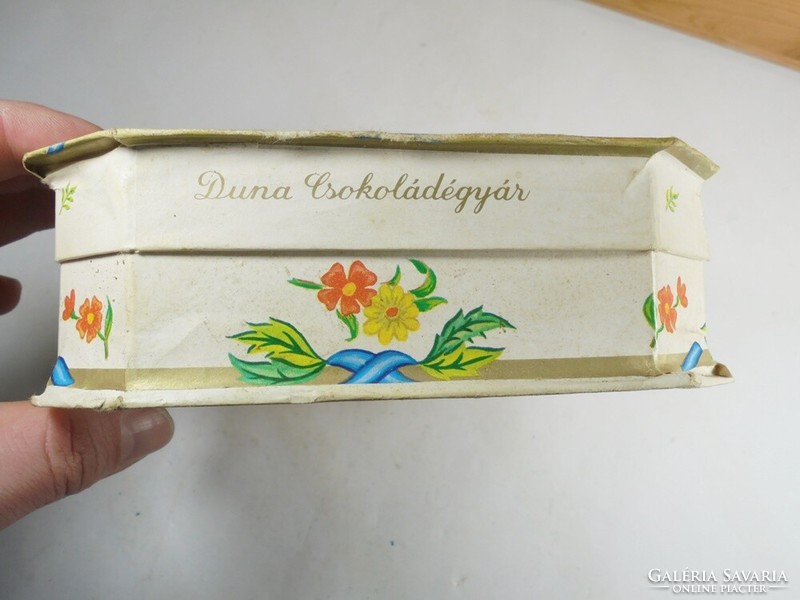 Retro old paper box gift box flower pattern Danube chocolate factory daisy bonbons from the 1980s