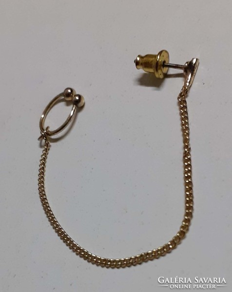 Gold-plated plug-in earrings on a chain in good condition