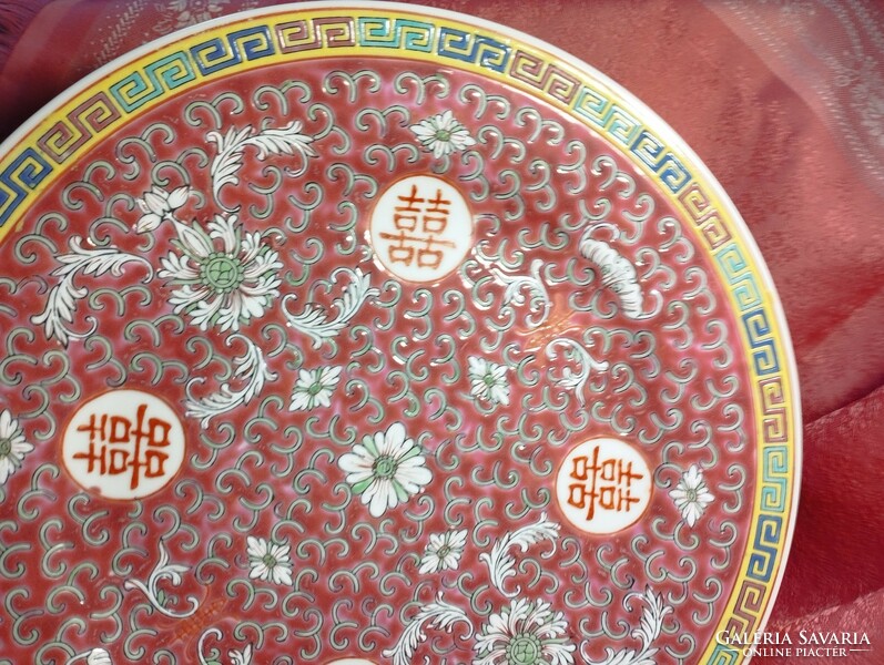 Famille Jaune kínai nagy lapos tányér, hosszú élet mintával.