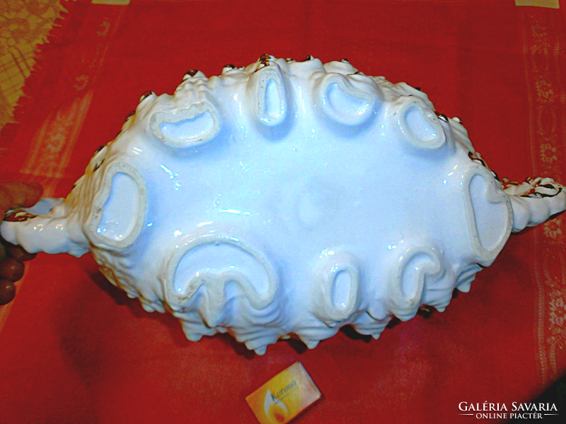 Kagylónyomatékos porcelán asztalközép, kaspó