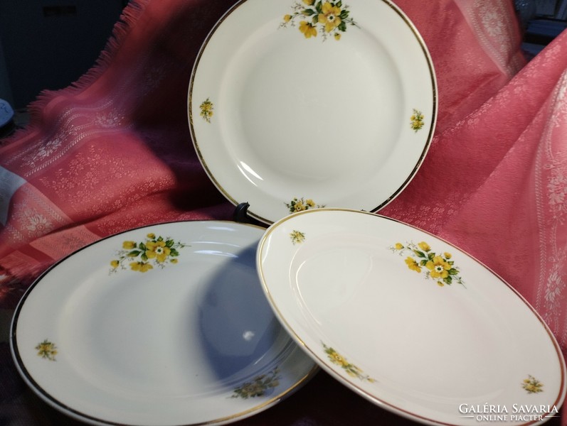 Zsolnay porcelán, sárga rózsa mintás nagy lapos tányér pótlásra