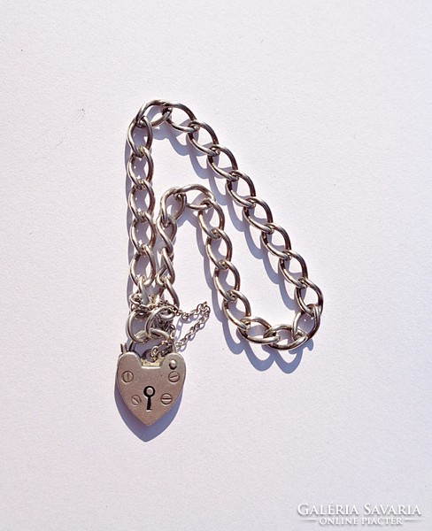 English silver bracelet with a heart-shaped clasp