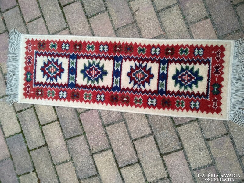 Carpet, Indian, 100 x 30 cm